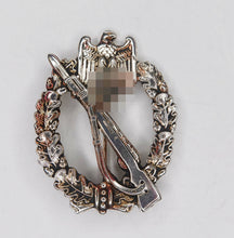 Carica l'immagine nel visualizzatore di Gallery, WW2 - X - Riproduzione Distintivo Assalto Della Fanteria Argento 