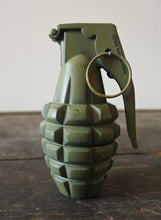Carica l'immagine nel visualizzatore di Gallery, WW2 - X - Riproduzione Granata Mk2 Verde Adm Simulacri Armi In Resina E Non