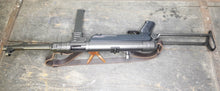 Carica l'immagine nel visualizzatore di Gallery, WW2 - X - Riproduzione Simulacro "Maschinenpistole 1940", abbreviato MP40