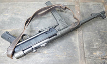 Carica l'immagine nel visualizzatore di Gallery, WW2 - X - Riproduzione Simulacro "Maschinenpistole 1940", abbreviato MP40