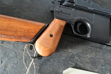 Carica l'immagine nel visualizzatore di Gallery, WW1 - X - Riproduzione Simulacro Pistola Automatica Mauser modello C96 con calcio.