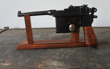 Carica l'immagine nel visualizzatore di Gallery, WW1- X - Riproduzione Simulacro Pistola Automatica Mauser modello C96.