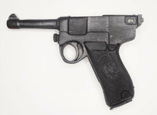 Carica l'immagine nel visualizzatore di Gallery, WW1 - X - Simulacro Pistola Glisenti 1910 ITALIA In Resina Fermacarte Sopramobile in resina dipinta a mano