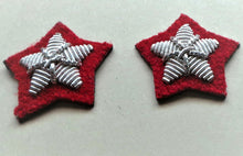 Carica l'immagine nel visualizzatore di Gallery, WW1 WW2 Riproduzione Coppia Stellette Ufficiale 17 mm Arg/Rosso