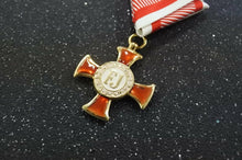 Carica l'immagine nel visualizzatore di Gallery, WW1 Riproduzione della medaglia Croce oro al merito Goldenes Verdienstkreuz