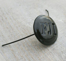 Carica l'immagine nel visualizzatore di Gallery, WW1 Riproduzione Storica Coccarda da Berretto con Monogramma FJI Esercito Austro-Ungarico