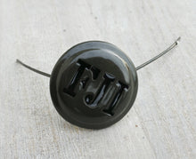 Carica l'immagine nel visualizzatore di Gallery, WW1 Riproduzione Storica Coccarda da Berretto con Monogramma FJI Esercito Austro-Ungarico