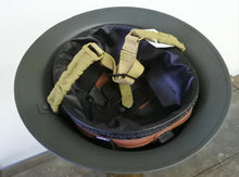 Carica l'immagine nel visualizzatore di Gallery, WW2 Riproduzione Elmetto Britannico Modello 1915 Mark 2