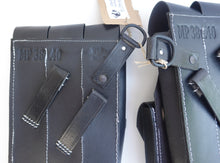 Carica l'immagine nel visualizzatore di Gallery, WW2 Riproduzione Porta Caricatori in Pelle Nera Es. Tedesco