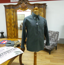 Carica l'immagine nel visualizzatore di Gallery, WW2 Riproduzione Camicia Truppa verde Regio Esercito Italiano.