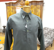 Carica l'immagine nel visualizzatore di Gallery, WW2 Riproduzione Camicia Truppa verde Regio Esercito Italiano.