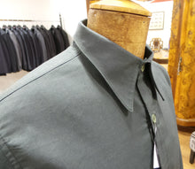 Carica l'immagine nel visualizzatore di Gallery, WW2 Riproduzione Camicia Truppa verde Regio Esercito Italiano.