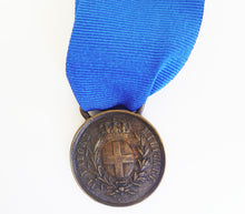 Carica l'immagine nel visualizzatore di Gallery, WW1 WW2 Riproduzione Medaglia al Valore Militare Bronzo Regio Esercito Italiano