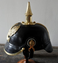 Carica l'immagine nel visualizzatore di Gallery, WW1 RIPRODUZIONE CASCO PICKELHAUBE ESERCITO PRUSSIANO/TEDESCO