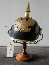 Carica l'immagine nel visualizzatore di Gallery, WW1 RIPRODUZIONE CASCO PICKELHAUBE ESERCITO PRUSSIANO/TEDESCO