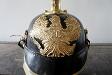 Carica l'immagine nel visualizzatore di Gallery, WW1 RIPRODUZIONE CASCO PICKELHAUBE ESERCITO PRUSSIANO/TEDESCO