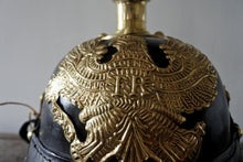 Carica l'immagine nel visualizzatore di Gallery, WW1 RIPRODUZIONE CASCO PICKELHAUBE ESERCITO PRUSSIANO/TEDESCO