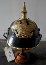 Carica l'immagine nel visualizzatore di Gallery, WW1 RIPRODUZIONE CASCO PICKELHAUBE ESERCITO PRUSSIANO/TEDESCO