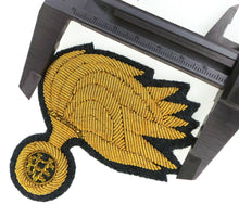 Carica l'immagine nel visualizzatore di Gallery, WW2 Riproduzione Fregio Copricapo CC RR Regio Esercito Italiano