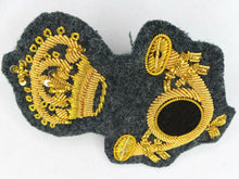 Carica l'immagine nel visualizzatore di Gallery, WW1 Riproduzione Fregio Berretto Regimento Cavalleggeri Regio Esercito Italiano