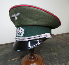 Carica l'immagine nel visualizzatore di Gallery, WW2 - Riproduzione Berretto Schirmmützen Ufficiale Esercito Tedesco