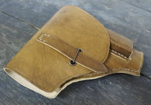 Carica l'immagine nel visualizzatore di Gallery, WW2 Riproduzione Fondina Beretta Mod34 Cuoio Antichizzato per Cinturone Sam Browne