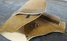 Carica l'immagine nel visualizzatore di Gallery, WW2 Riproduzione Fondina Beretta Mod34 Cuoio Antichizzato per Cinturone Sam Browne