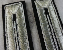 Carica l'immagine nel visualizzatore di Gallery, WW2 Alamari Fondo Nero Ricamo Argento Reali Carabinieri Colonie Italiane