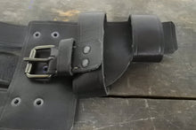 Carica l'immagine nel visualizzatore di Gallery, WW2 Riproduzione Fondina Gabbietta Beretta Mod 43 Nero