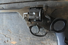 Carica l'immagine nel visualizzatore di Gallery, WW1 WW2 Riproduzione Revolver Mk4 Webley Esercito Britannico Oggetto Inerte