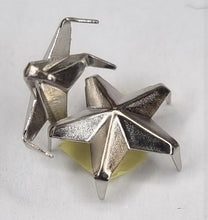 Carica l'immagine nel visualizzatore di Gallery, WW1 WW2 Riproduzione Stelletta Metallo con gancio sulle punte Color ARGENTO 12 mm