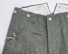 Carica l'immagine nel visualizzatore di Gallery, WW2 Riproduzione Pantalone Esercito Tedesco mod 40 Colore feld-grau/Grün