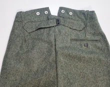 Carica l'immagine nel visualizzatore di Gallery, WW2 Riproduzione Pantalone Esercito Tedesco mod 40 Colore feld-grau/Grün