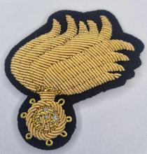 Carica l'immagine nel visualizzatore di Gallery, WW2 Riproduzione Fregio Copricapo CC RR Regio Esercito Italiano