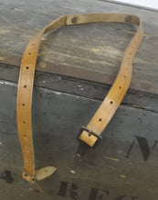 Carica l'immagine nel visualizzatore di Gallery, WW1 Riproduzione Cinghia Reggi Giberne Color Cuoio Regio Esercito Italiano