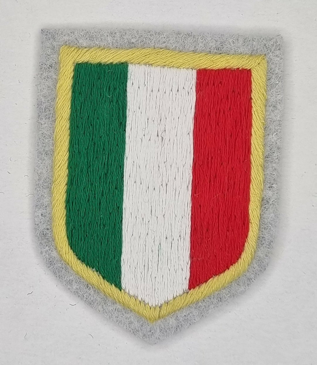 Riproduzione Storica Scudetto Storico Tricolore Italia Bordo Giallo Sportivo e Militare
