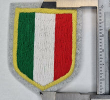 Carica l&#39;immagine nel visualizzatore di Gallery, Riproduzione Storica Scudetto Storico Tricolore Italia Bordo Giallo Sportivo e Militare
