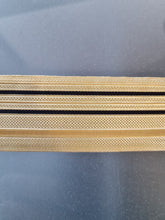 Carica l&#39;immagine nel visualizzatore di Gallery, WW2 Gallone Ufficiale Oro 2 Righe Nera Regio Esercito Italiano h 3,7 cm. Lungo 60 cm.
