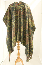 Carica l&#39;immagine nel visualizzatore di Gallery, WW2 Riproduzione Zeltbahn N.1 Tedesca  Telo Tenda-Poncho Mimetico Platano Reversibile
