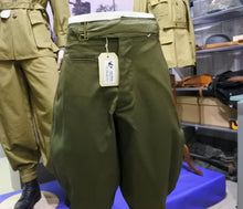Carica l&#39;immagine nel visualizzatore di Gallery, WW2 Riproduzione Pantaloni Coloniali Verdi Afrika Korps
