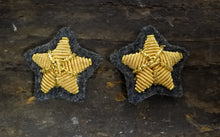 Carica l&#39;immagine nel visualizzatore di Gallery, WW1 WW2 Riproduzione Coppia Stellette Ufficiale 20mm Oro/GrigioVerde
