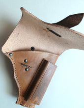 Carica l&#39;immagine nel visualizzatore di Gallery, WW2 Riproduzione Fondina per Beretta modello 34 con Moschettone

