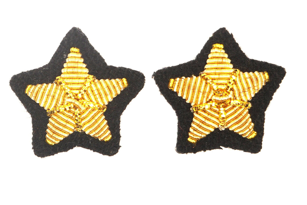 WW1 WW2  Riproduzione Stellette Regio Esercito Italiano 17 mm con ricamo in canottiglia oro su panno nero.