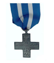 Carica l&#39;immagine nel visualizzatore di Gallery, WW1  WW2 Riproduzione Medaglia Croce al Merito di Guerra Completa di Nastrino
