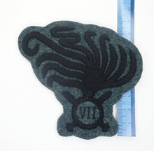 Carica l'immagine nel visualizzatore di Gallery, WW1 Riproduzione Fregio per Berretto Arditi VII Reparto d Assalto del Regio Esercito Italiana h 8 cm
