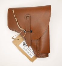 Carica l'immagine nel visualizzatore di Gallery, WW2 Riproduzione Fondina Beretta Mod34 Cuoio per cinturone Sam Browne
