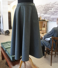 Carica l'immagine nel visualizzatore di Gallery, WW1  Riproduzione Gonna da Dottoressa della Croce Rossa Italiana Regio Esercito Italiano 1915 / 1918
