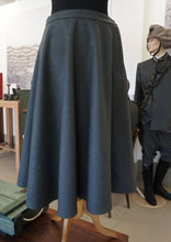 Carica l'immagine nel visualizzatore di Gallery, WW1  Riproduzione Gonna da Dottoressa della Croce Rossa Italiana Regio Esercito Italiano 1915 / 1918
