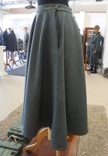 Carica l'immagine nel visualizzatore di Gallery, WW1  Riproduzione Gonna da Dottoressa della Croce Rossa Italiana Regio Esercito Italiano 1915 / 1918
