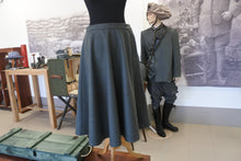 Carica l'immagine nel visualizzatore di Gallery, WW1  Riproduzione Gonna da Dottoressa della Croce Rossa Italiana Regio Esercito Italiano 1915 / 1918
